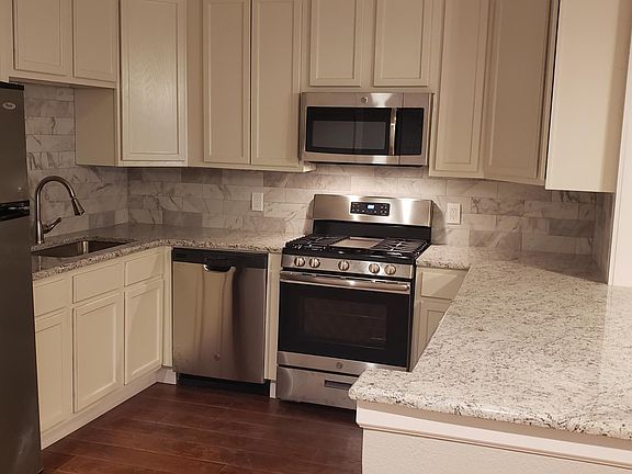 3rd image of 712 Sylvan Dr