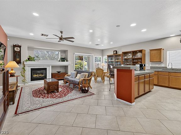 3rd image of 4467 Verdiccio Ave