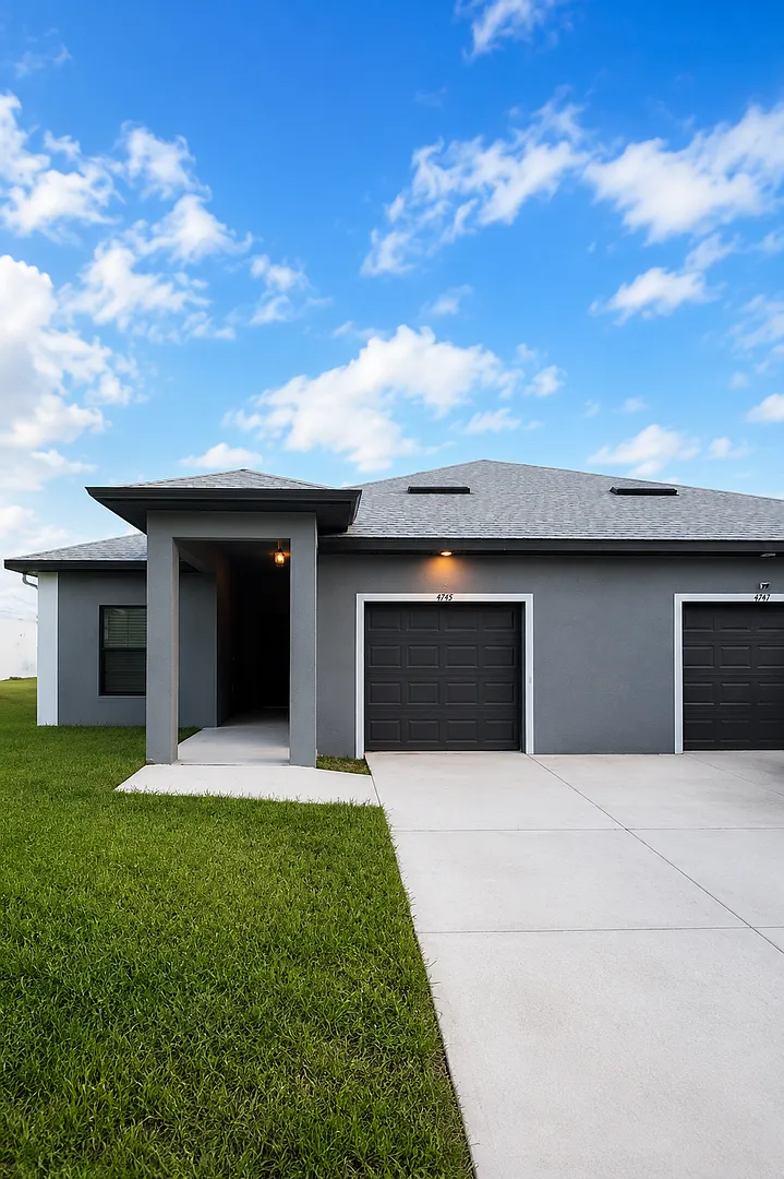 Hidden Gem! Beautiful 3/2 Duplex — Photo 1