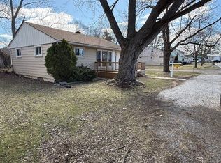 3160 Frembes Rd, Waterford, MI 48329