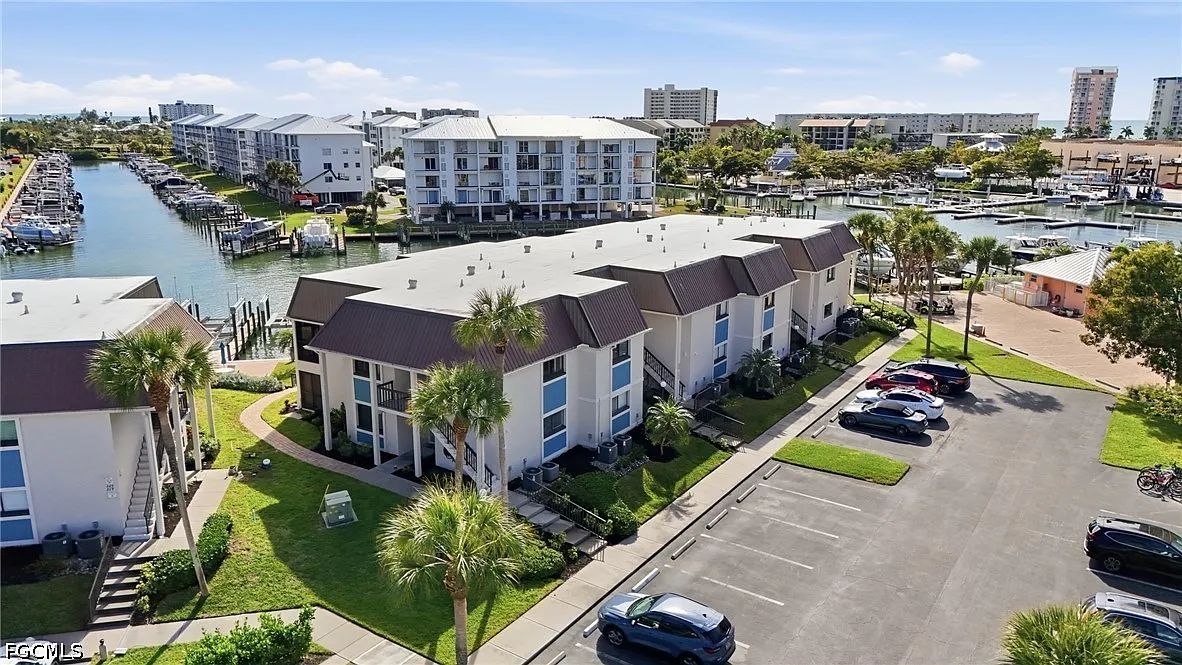 1 bed, 2.0 bath, 825 sqft, $4,250 — Photo 1