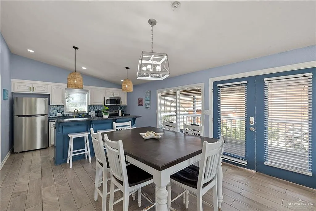 200 W Retama St — Photo 3