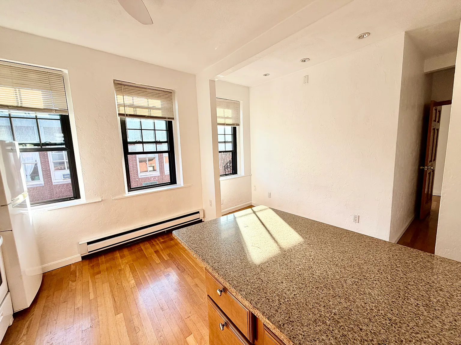 2 bed, 600 sqft, $3,500 — Photo 3