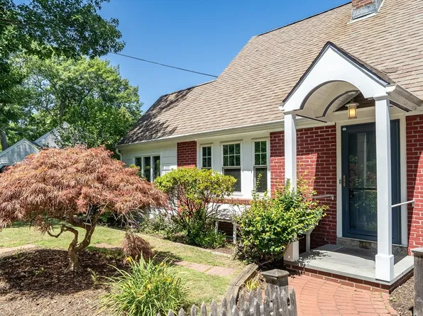 16 Roundwood Rd, Newton, MA 02464