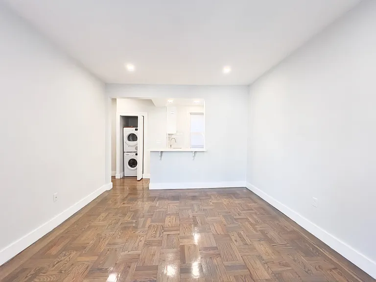 32 Queensberry St #7 — Photo 11