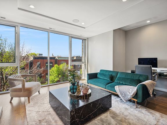4th image of 2020 W Armitage Ave #3E