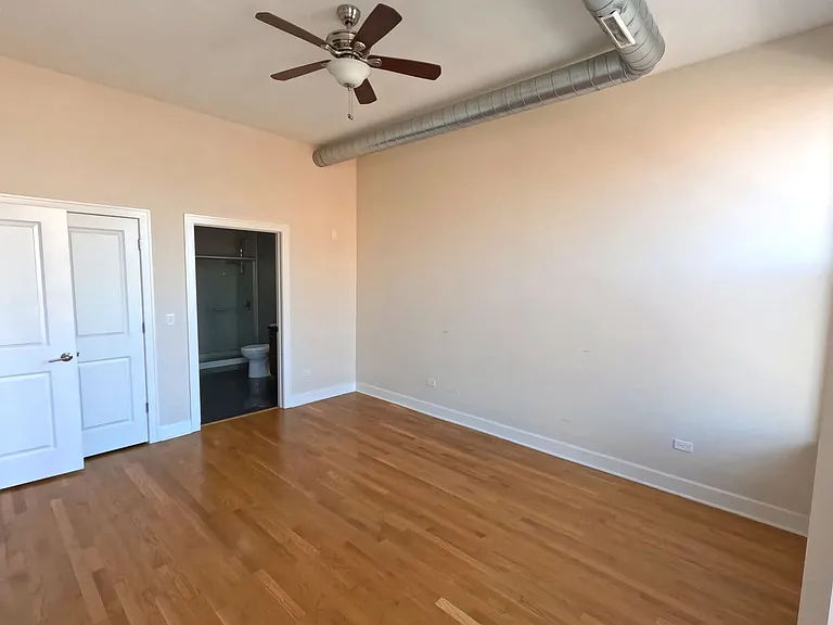 2764 N Milwaukee Ave — Photo 15