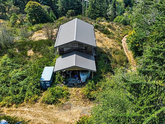 3rd image of 2585 Sooke River Rd