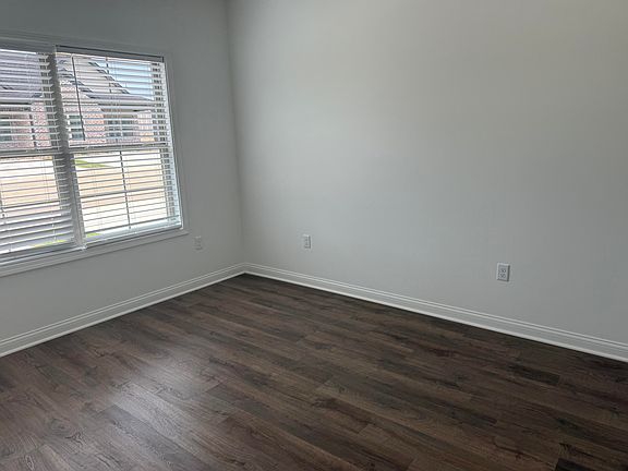 4th image of 838 Ridgewood Dr Unit 5