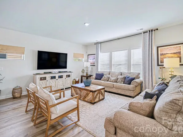 5012 Shadbush Rd, Charlotte, NC 28215