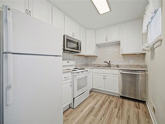 3rd image of 2417 Saban Ave