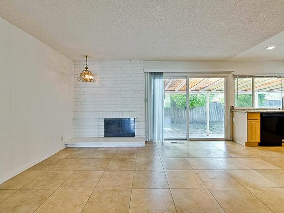 5th image of 41047 Chiltern Dr