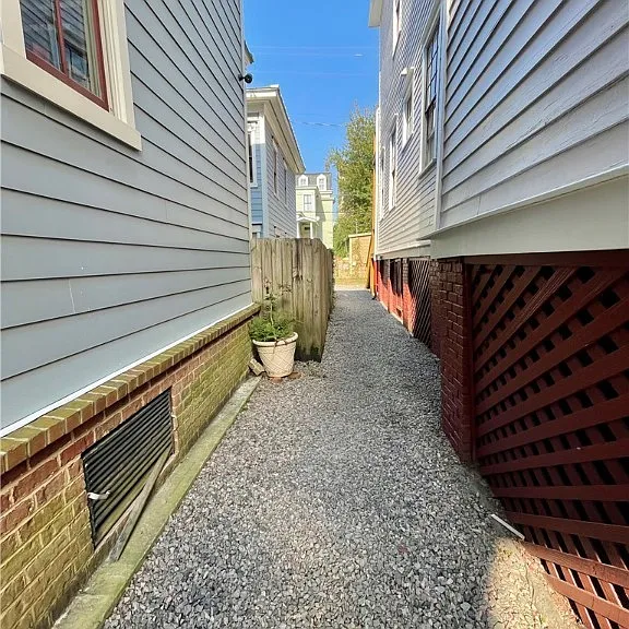110 E Duffy St #CARRIAGE HOUSE — Photo 10
