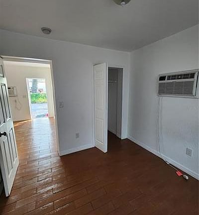 4th image of 14 1/2 N Evergreen Ave