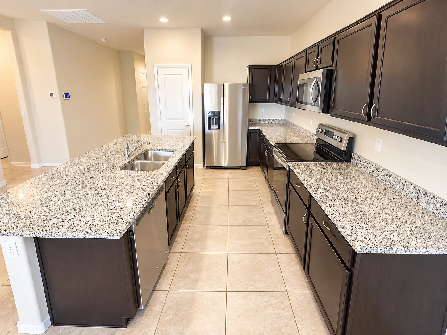 3 bed, 1553 sqft, $1,590 — Photo 2