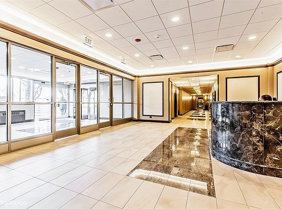 3rd image of 4850 S Lake Park Ave #1804