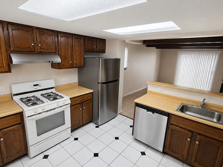 417 Meadow Green Ln — Photo 4
