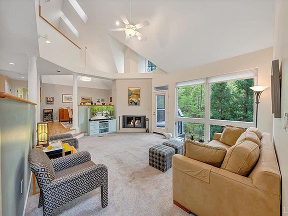 5th image of 416 Lake Vista Dr