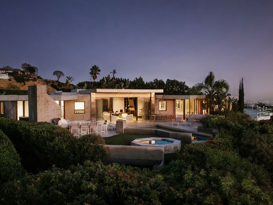 1st image of 301 Trousdale Pl