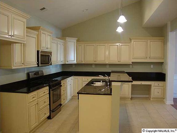 3rd image of 6 Moore Farm Cir