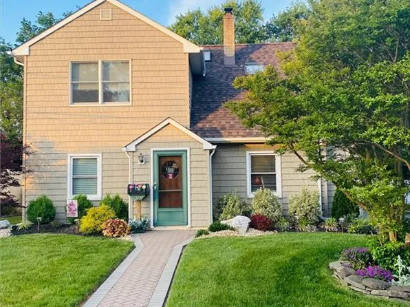 9 Hillcrest Ave, Edison, NJ 08817