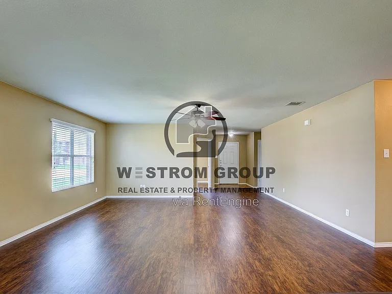 7000 Sylvan Meadows Dr — Photo 10
