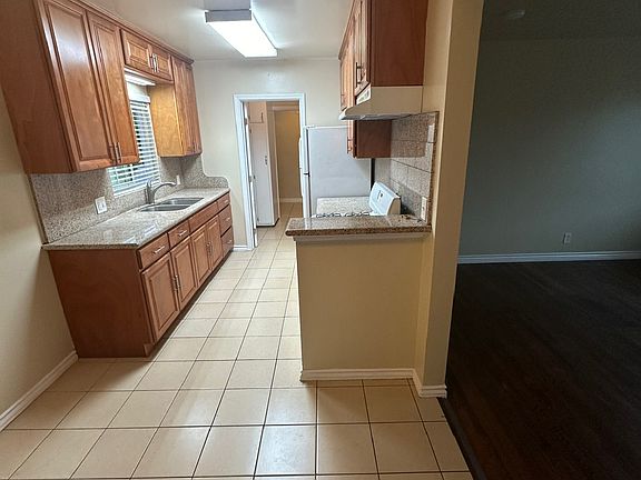3rd image of 11841 Truro Ave APT D