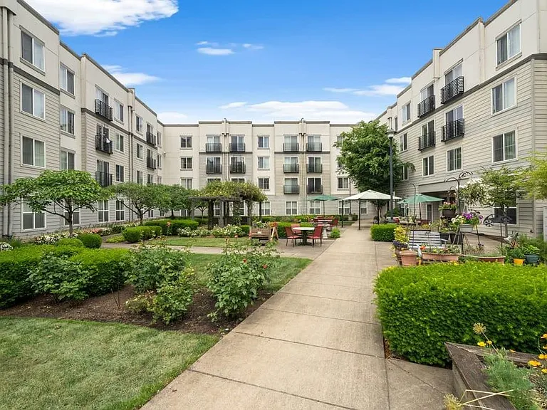 The Heights at Columbia Knoll Senior Living Apartments — Photo 4