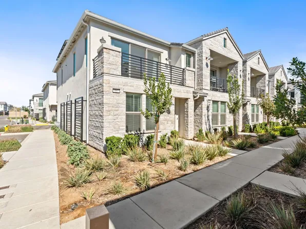 557 N Terry Ln, Clovis, CA 93611