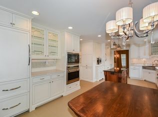 17W135 87th St, Willowbrook, IL 60527