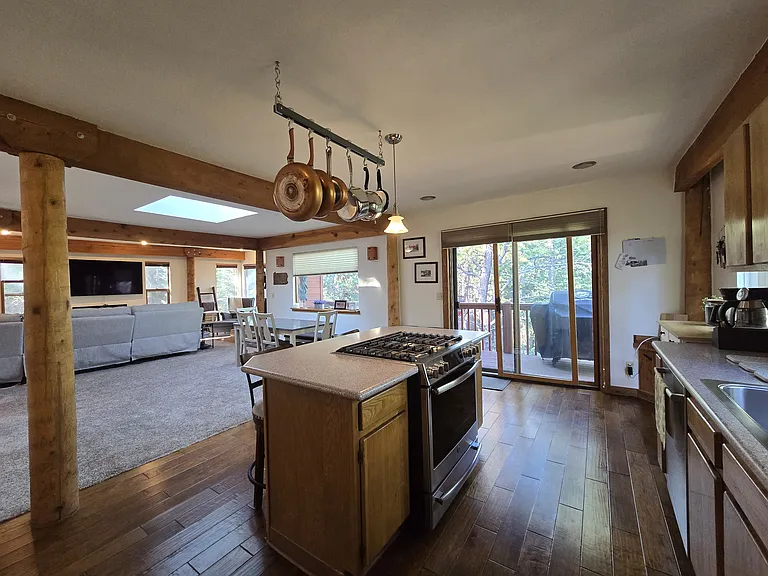 1060 Kings Crown Rd — Photo 9