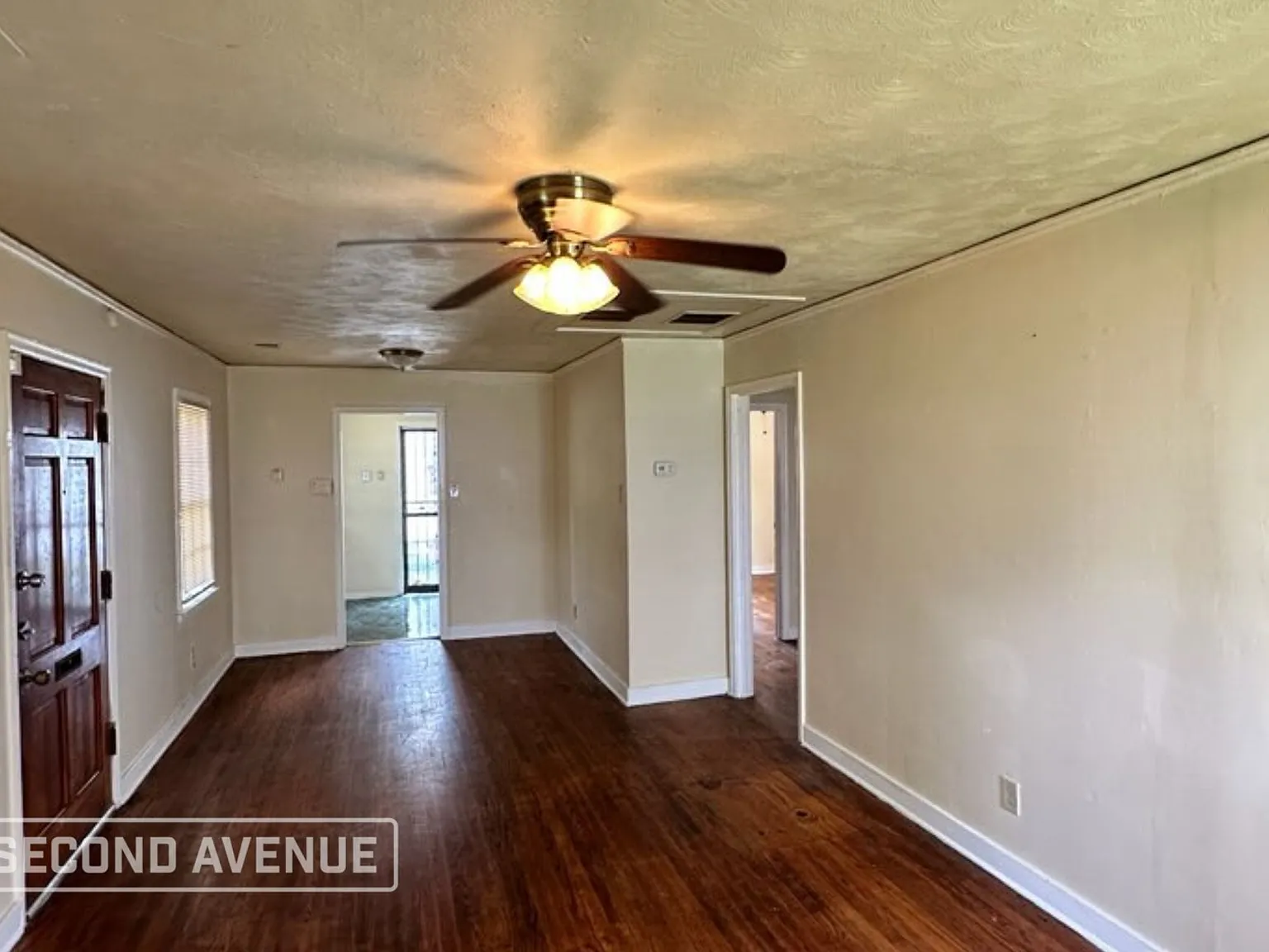 2 bed, 1.0 bath, 816 sqft, $850 — Photo 2
