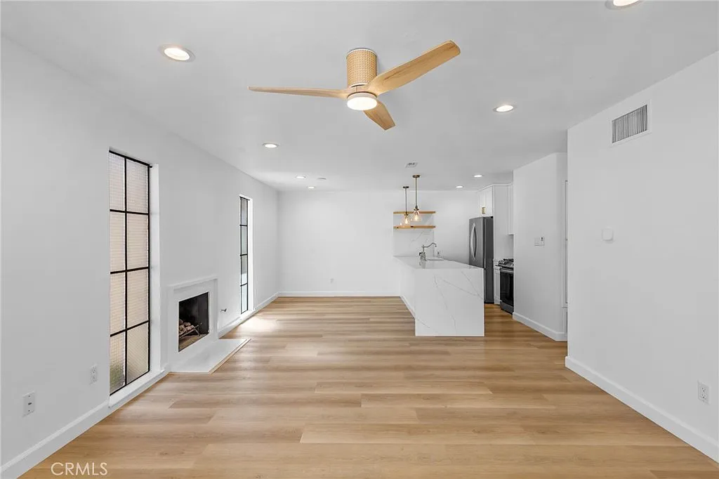 2 bed, 930 sqft, $3,450 — Photo 4