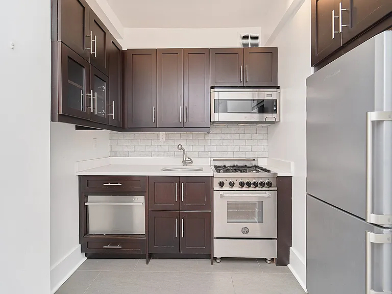 600 W 111th St #12B2 — Photo 5