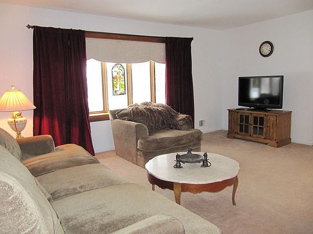 2nd image of 113 Benart Pl