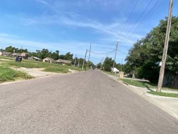 Exterior Neighborhood (street photo)