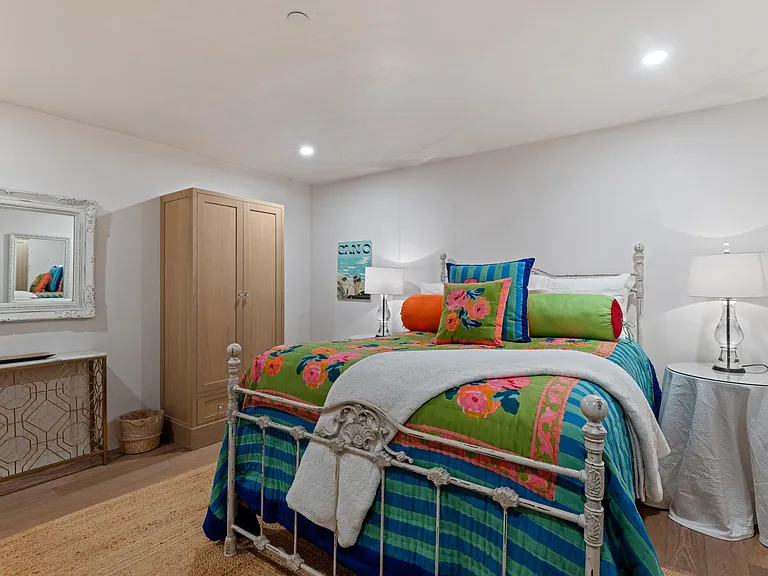 1703 Chapala St #B — Photo 15