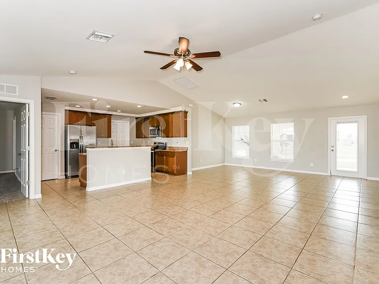 2934 NW 3rd Pl — Photo 4