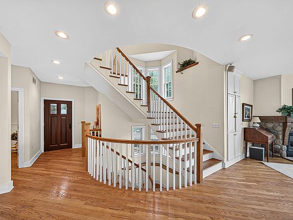 5th image of 60757 Beechwood Ln