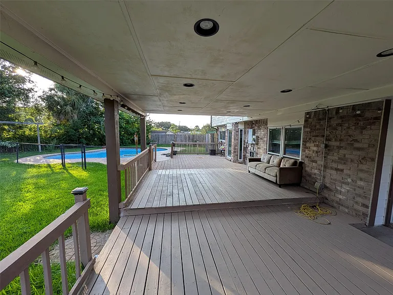 17054 Cairnlassie St — Photo 18