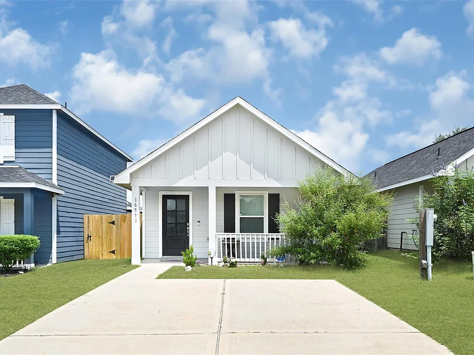 16571 Colleen Pl