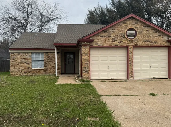 301 Spanish Moss Dr, Arlington, TX 76018