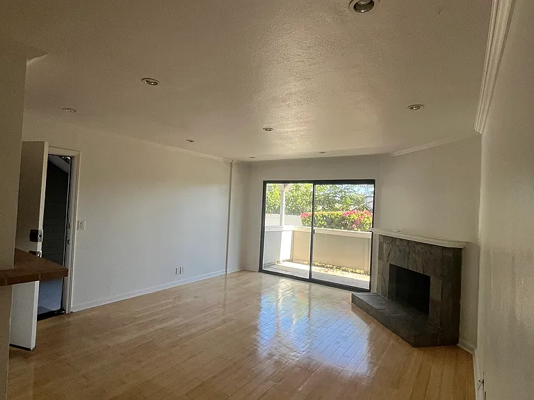 7307 Haskell Ave #4 — Photo 8