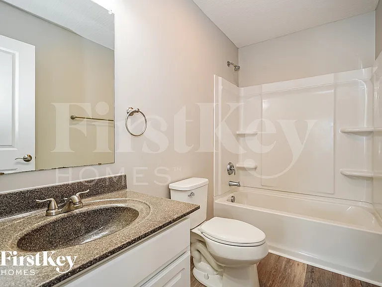 891 Orwell St — Photo 15