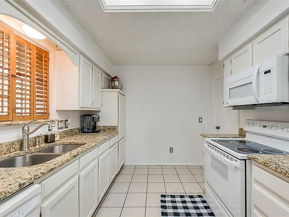 2nd image of 1005 Westminster Ln