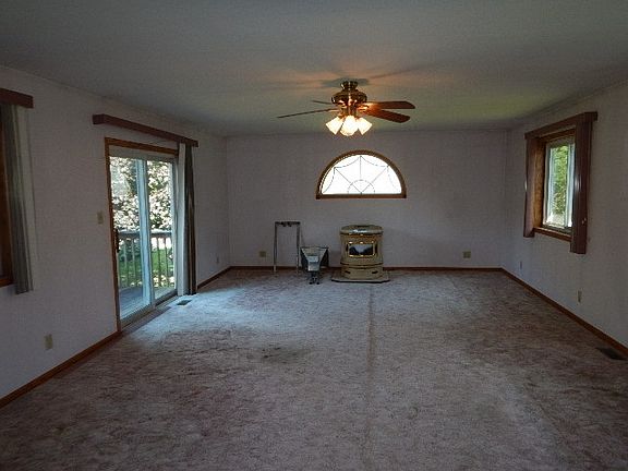3rd image of 617 2nd St SE