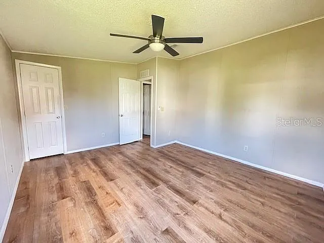909 Orchid St — Photo 11