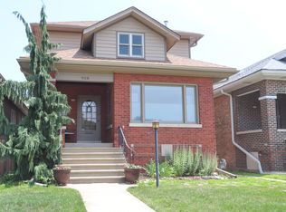 908 N Ridgeland Ave, Oak Park, IL 60302
