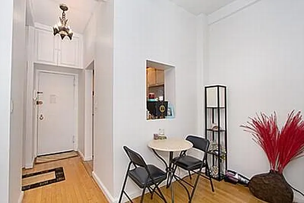 Rented by Bank Neary | media 16