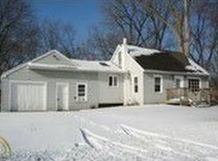 1044 Charest Ave, Waterford, MI 48327